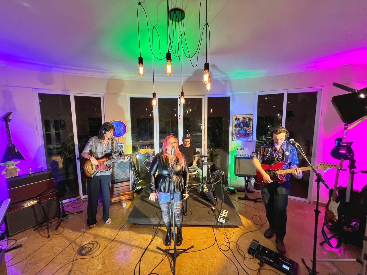 Manni Moritz em sessão de gravação no estúdio